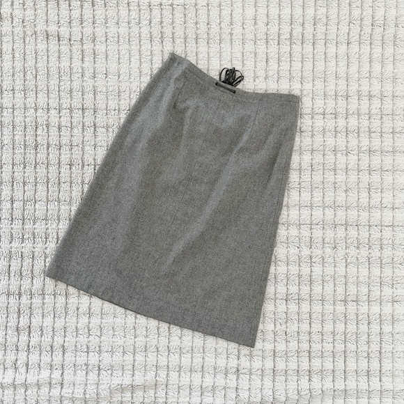 Vintage Banana Republic Elegant Gray Women's Skirt - Picture 2 of 3